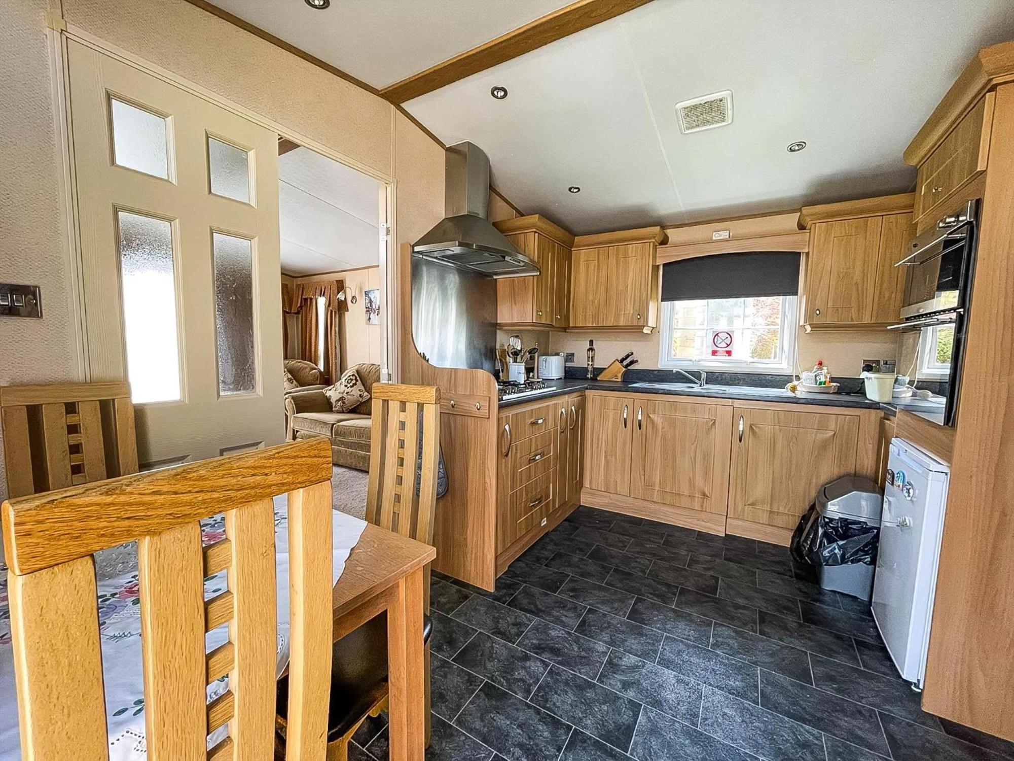 Lovely Caravan With Large Decking At Naze Marine Holiday Park Ref 17306Br Walton-on-the-Naze Buitenkant foto